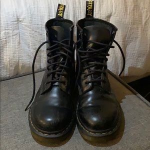 1460 Dr. Martens Black Boots